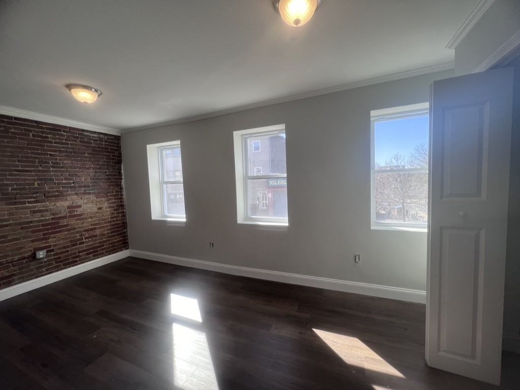 315 Meridian St #2 - Photo 4 of 11