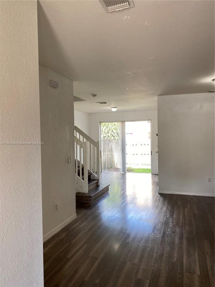 15297 Sw 119th Ter - Photo 2 of 8