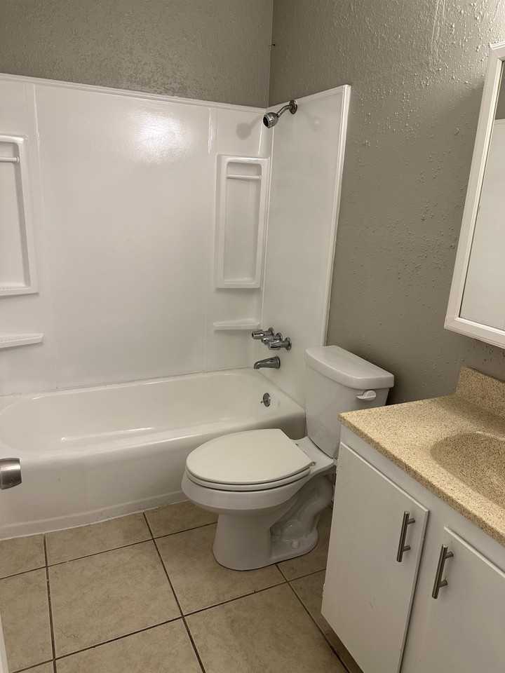 880 N 7th St #10 - Photo 6 of 12