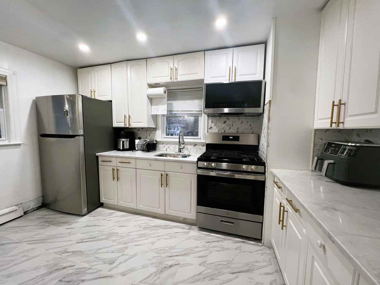 57 Magnolia St 2nd Fl - Photo 3 of 8