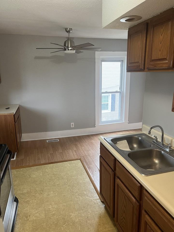 17 E Main St - Photo 2 of 13