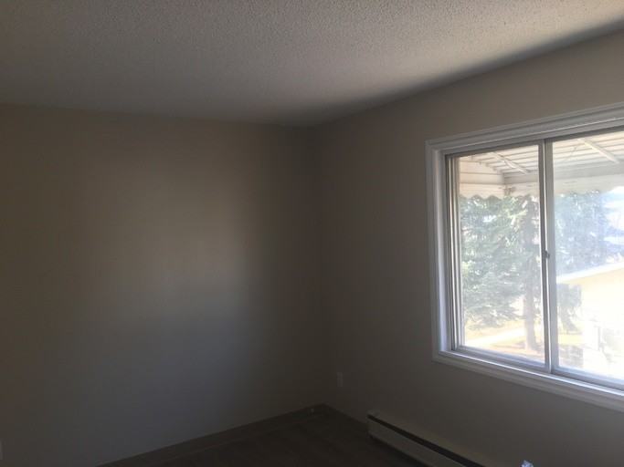 4604 48 Ave #10 - Photo 3 of 5