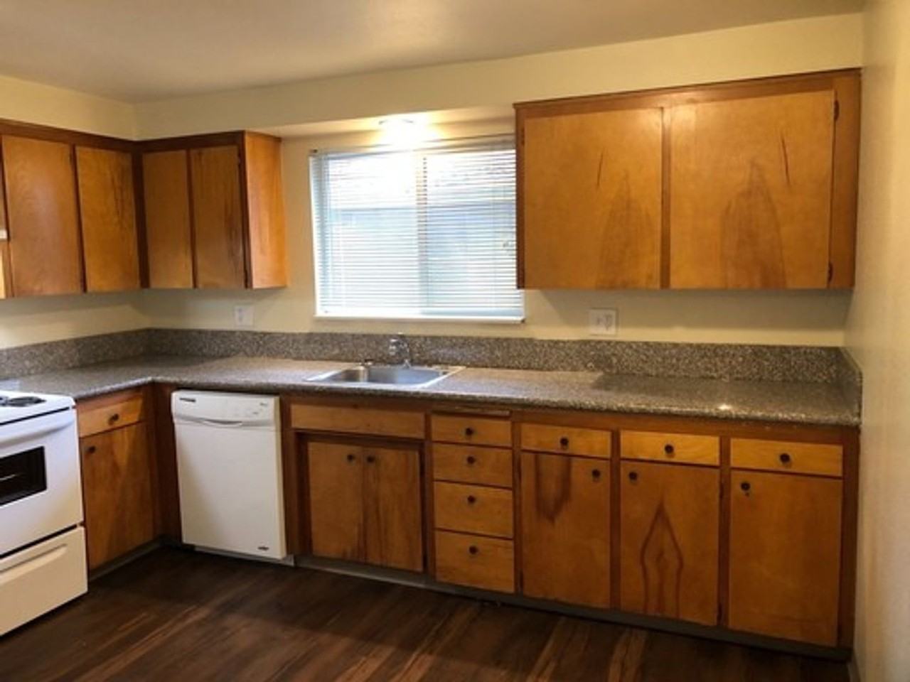 Shannon Apartments - Photo 3 of 26