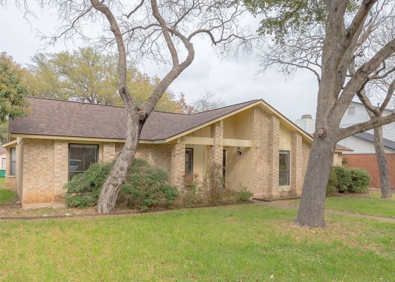13722 Pebble Point Dr - Photo 3 of 23
