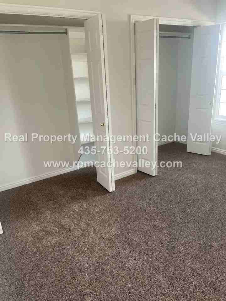 328 W 280 N - Photo 2 of 10
