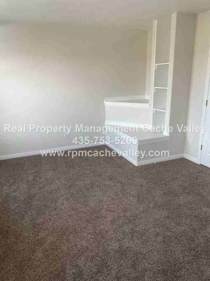 328 W 280 N - Photo 3 of 10