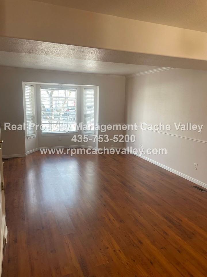 344 W Spring Creek Pkwy - Photo 2 of 17