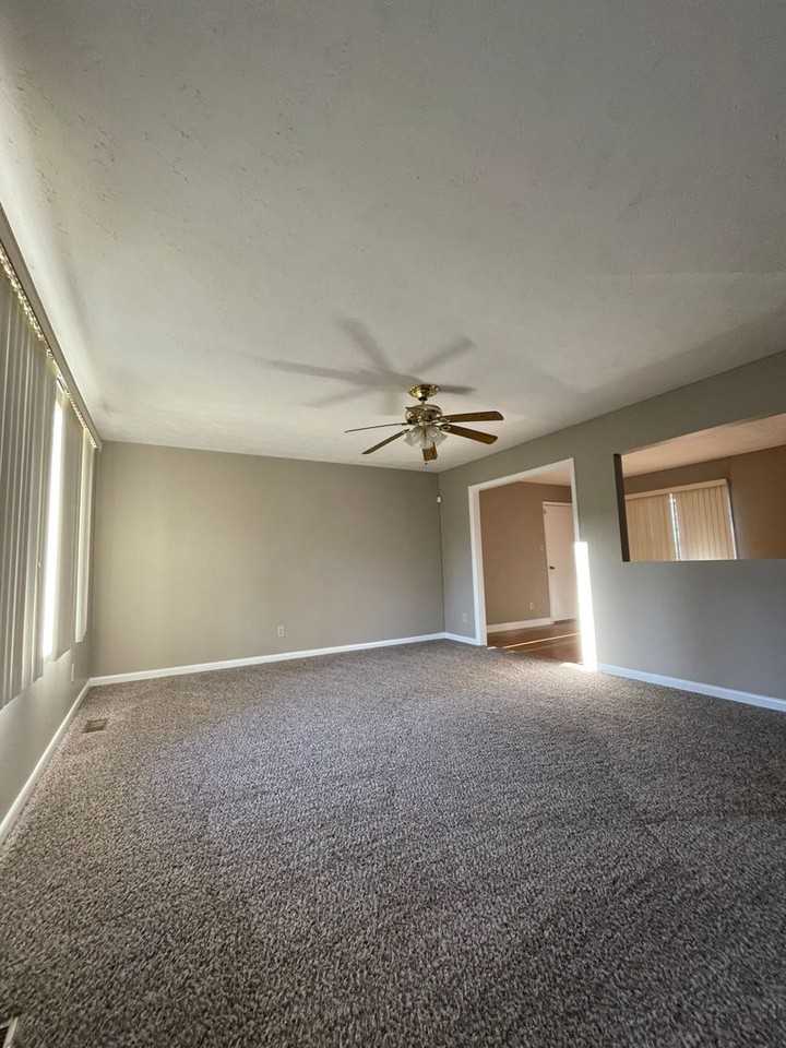 1536 Rossmore Dr - Photo 3 of 19