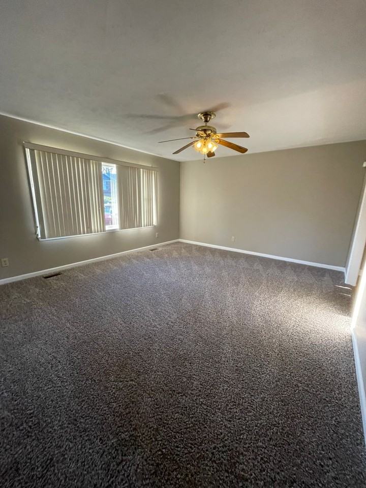 1536 Rossmore Dr - Photo 4 of 19