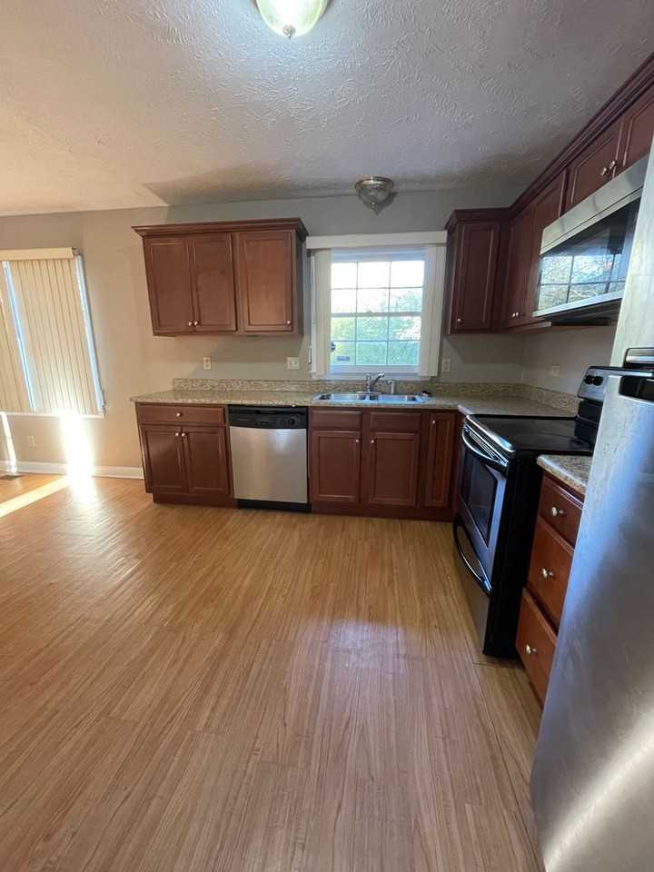 1536 Rossmore Dr - Photo 5 of 19