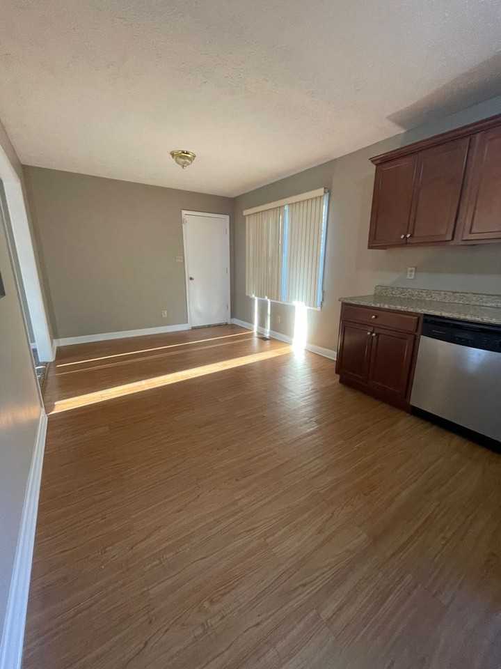 1536 Rossmore Dr - Photo 6 of 19