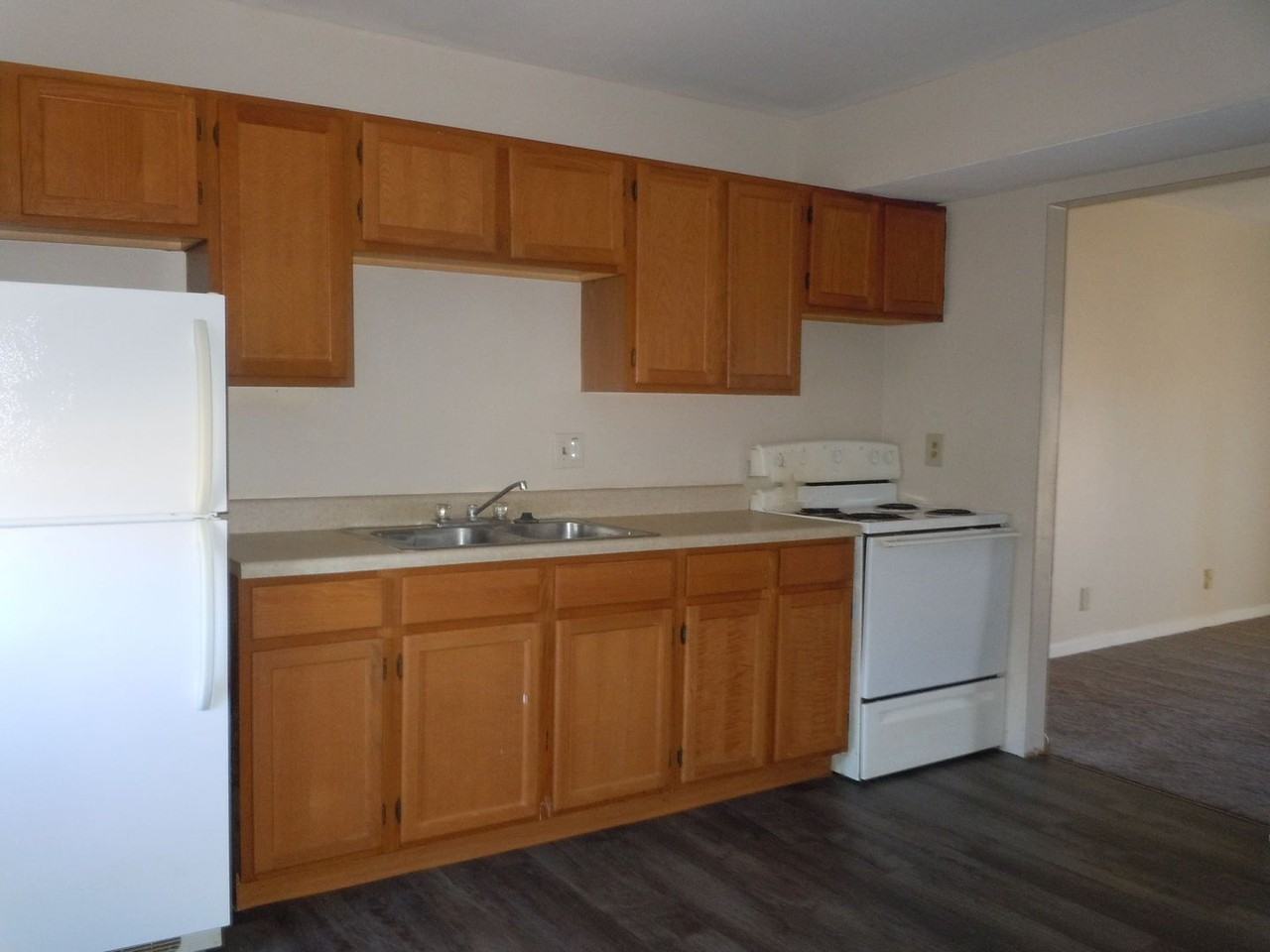 1114 Cherokee - Photo 2 of 10