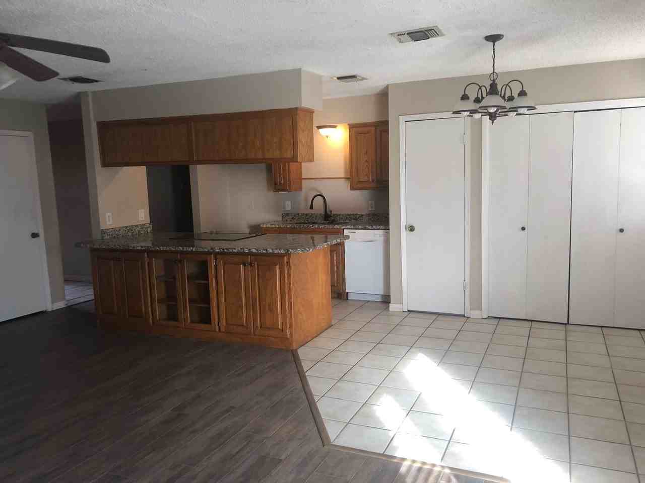 7401 Holyoke Trl - Photo 3 of 13