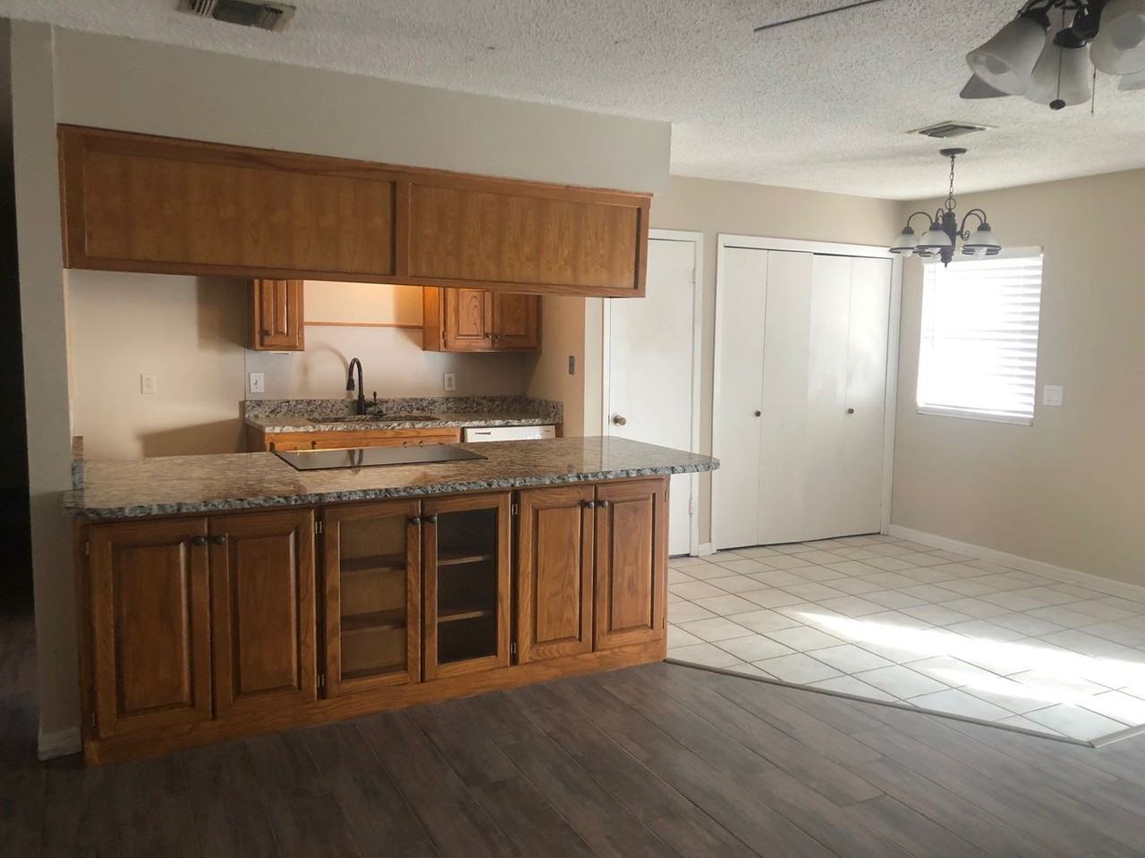 7401 Holyoke Trl - Photo 4 of 13