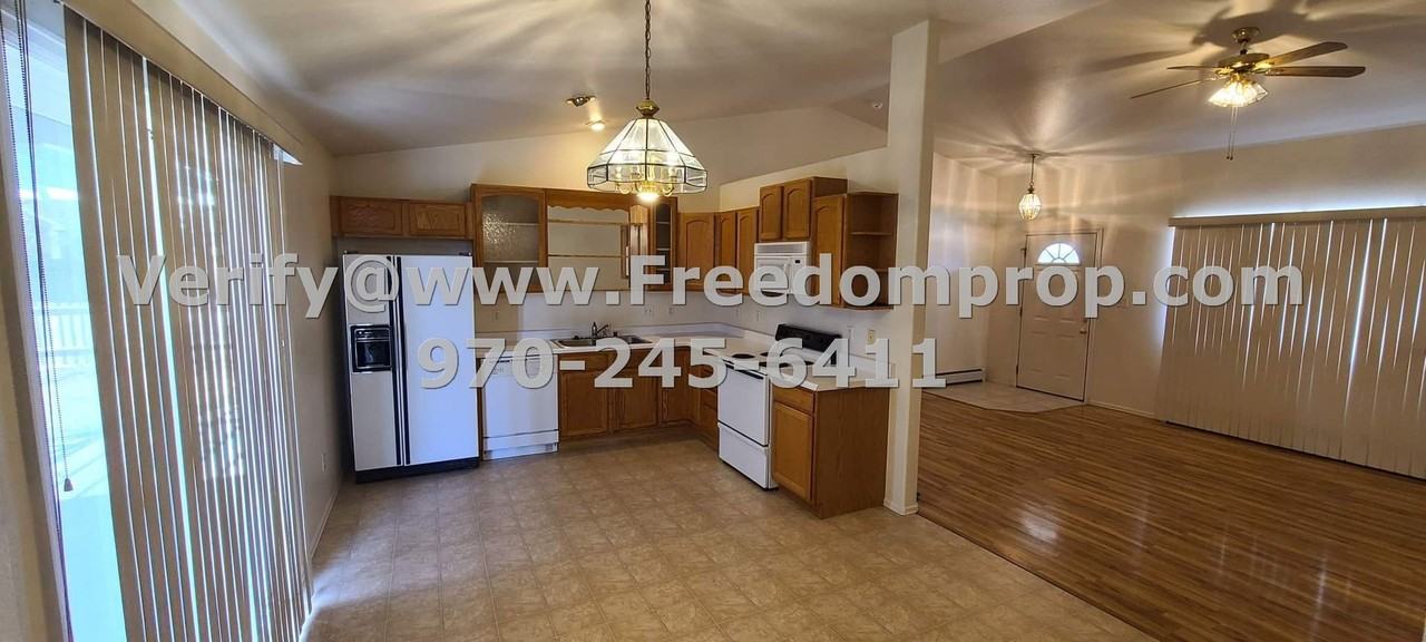 806 Elberta Ave - Photo 3 of 15