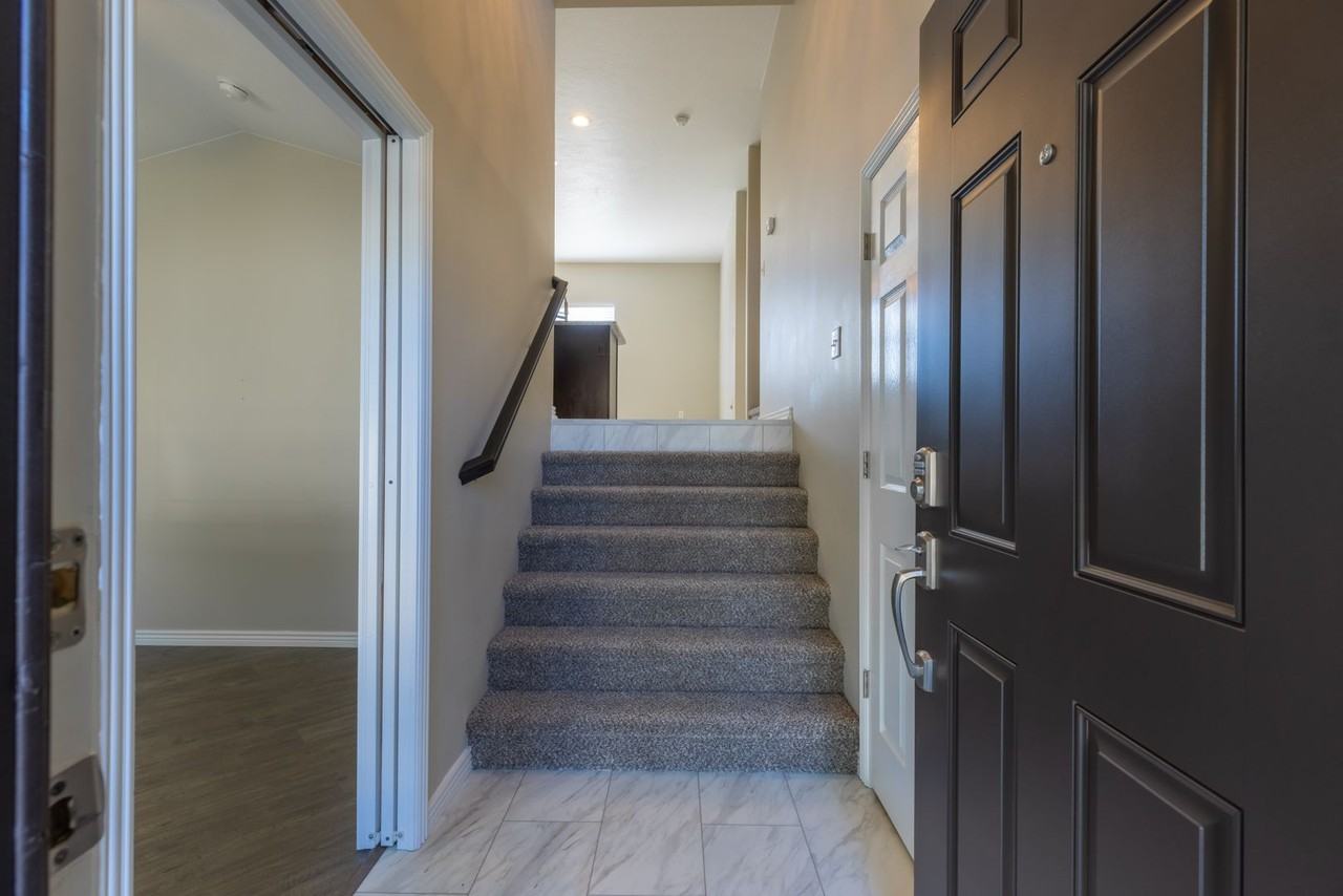 2146 E 2540 S - Photo 6 of 38