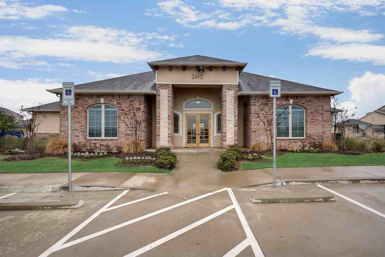 Majors Place - Photo 4 of 50