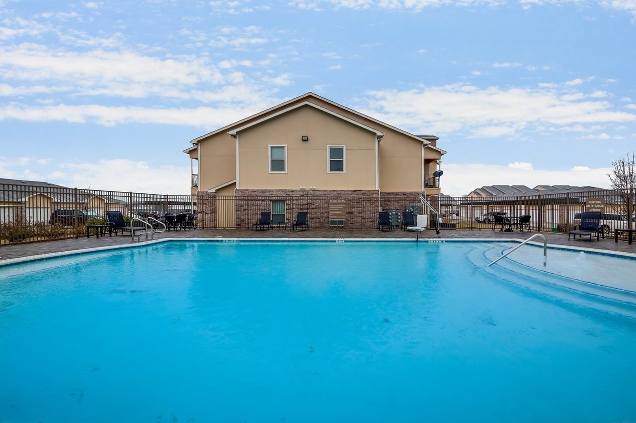 Majors Place - Photo 4 of 50