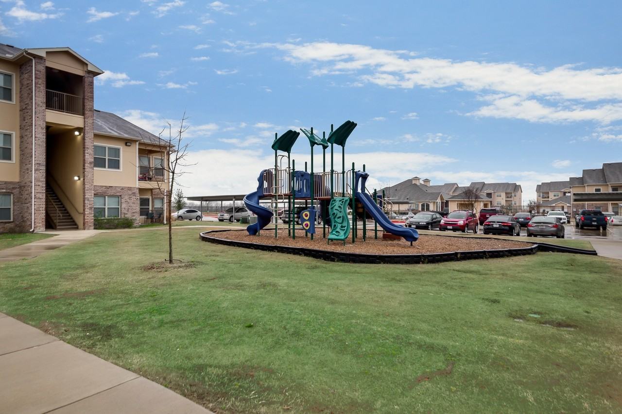 Majors Place - Photo 7 of 50