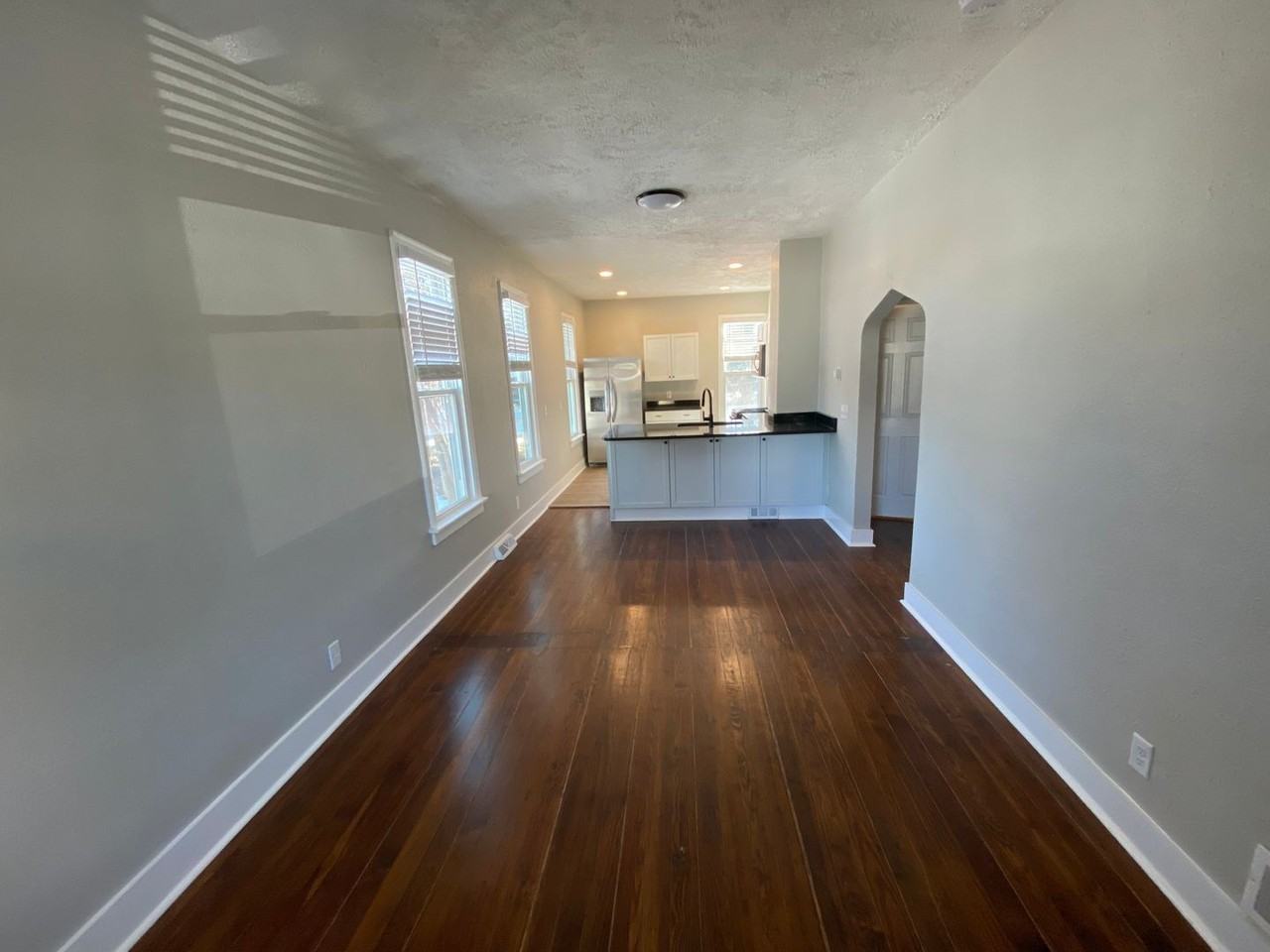 1411 Center St - Photo 2 of 10