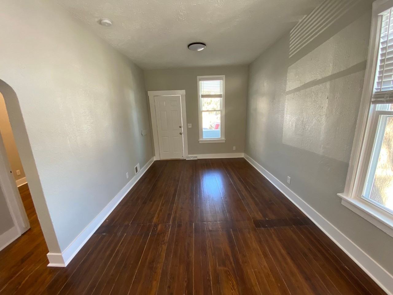 1411 Center St - Photo 3 of 10