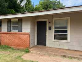 featured image of 2812 Russell Ave