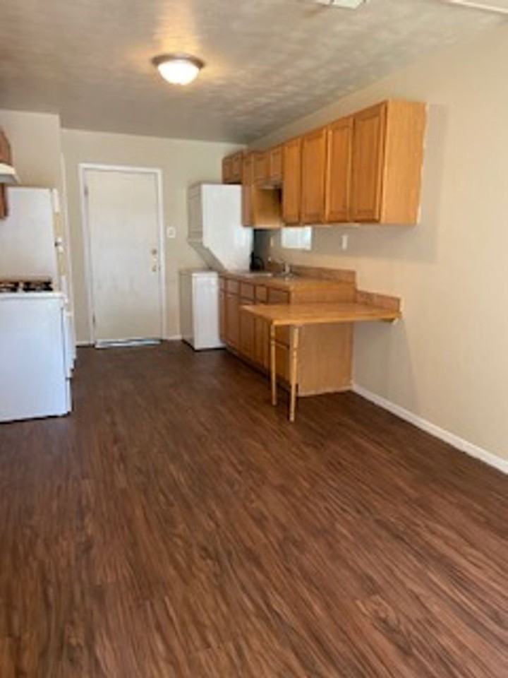 2812 Russell Ave - Photo 2 of 9