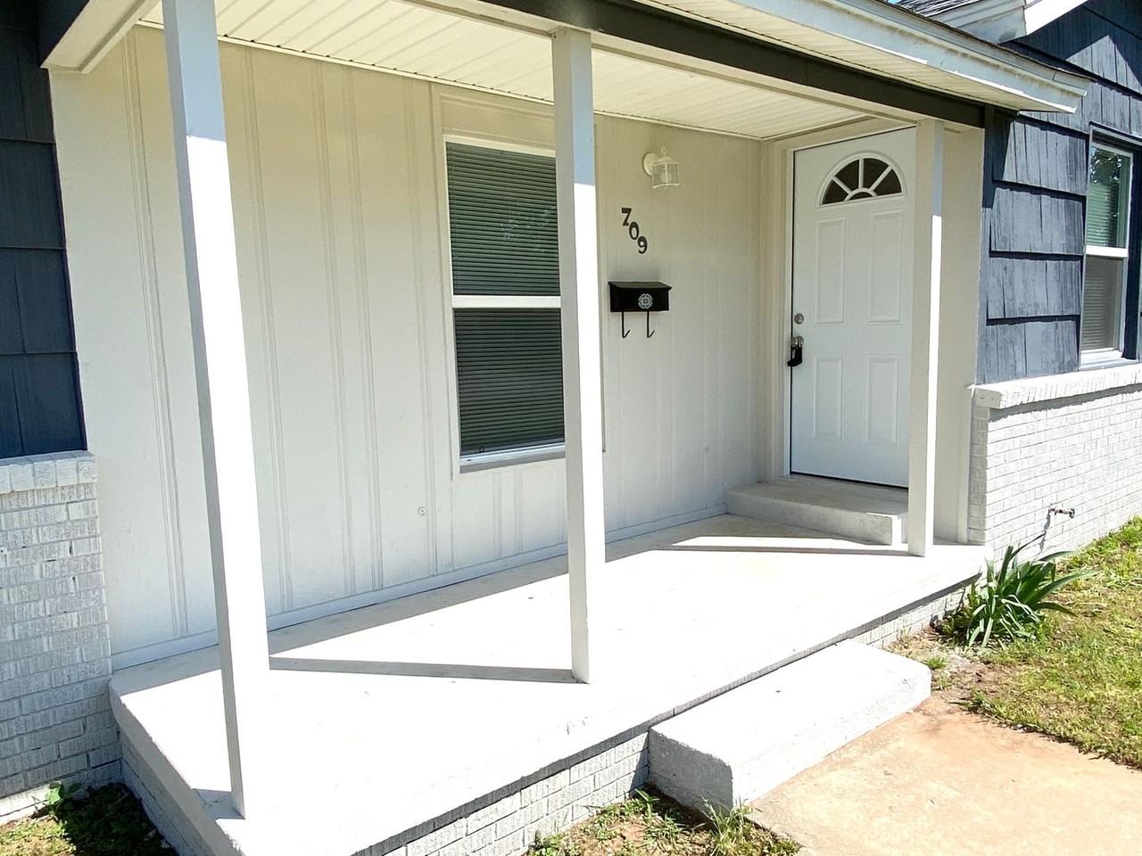 709 E Steed Dr - Photo 3 of 14