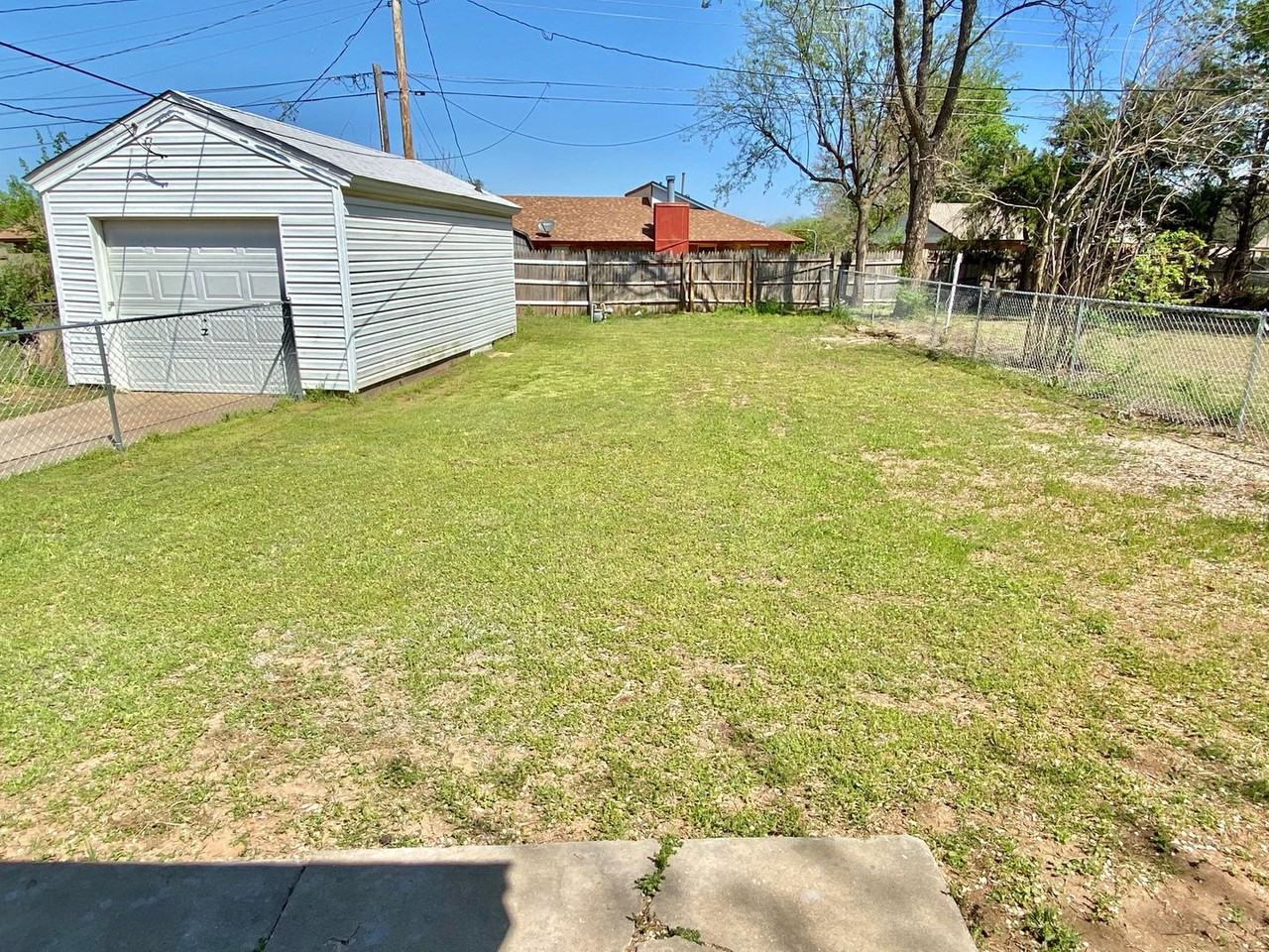 709 E Steed Dr - Photo 5 of 14