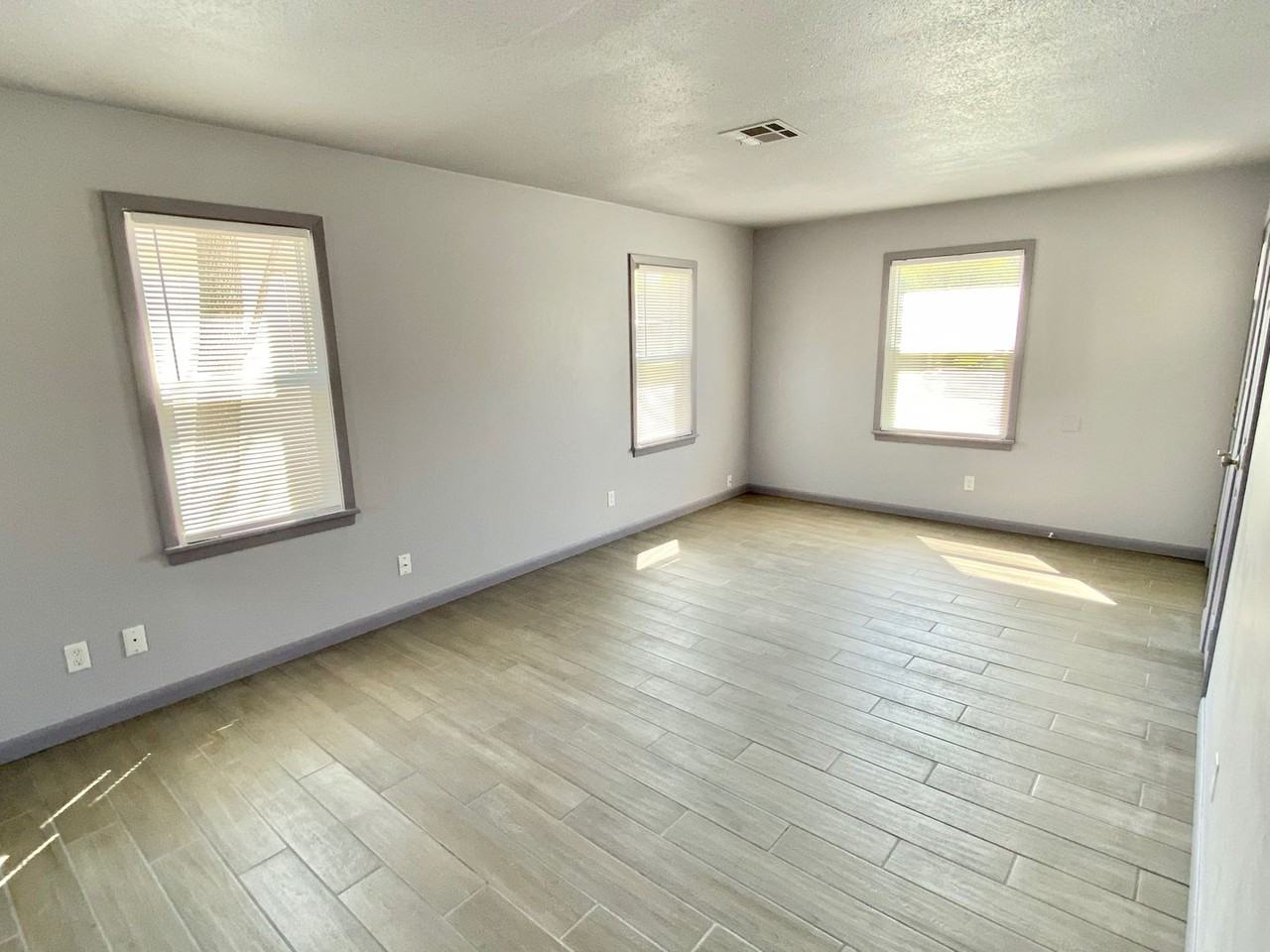 709 E Steed Dr - Photo 6 of 14