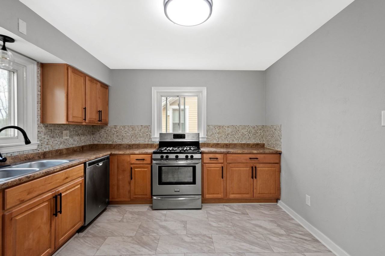 2603 Laketon Road - Photo 7 of 31