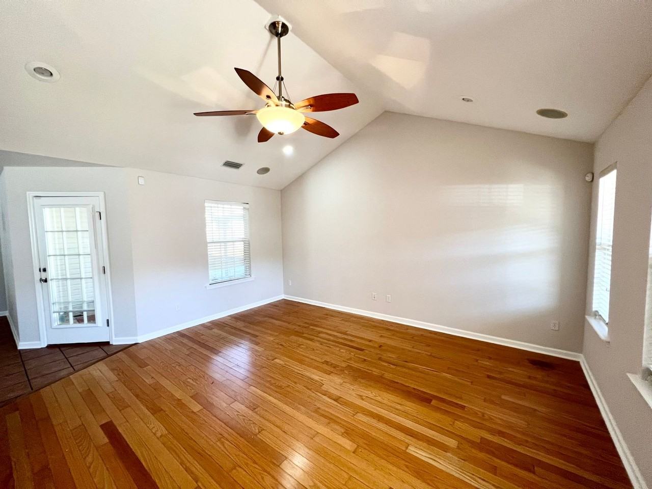 4556 Deslin Dr - Photo 4 of 20