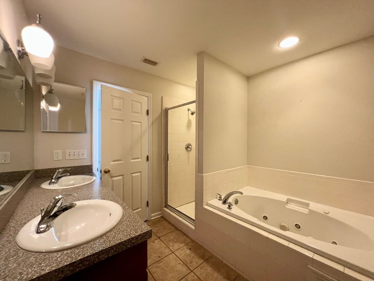 4556 Deslin Dr - Photo 7 of 20