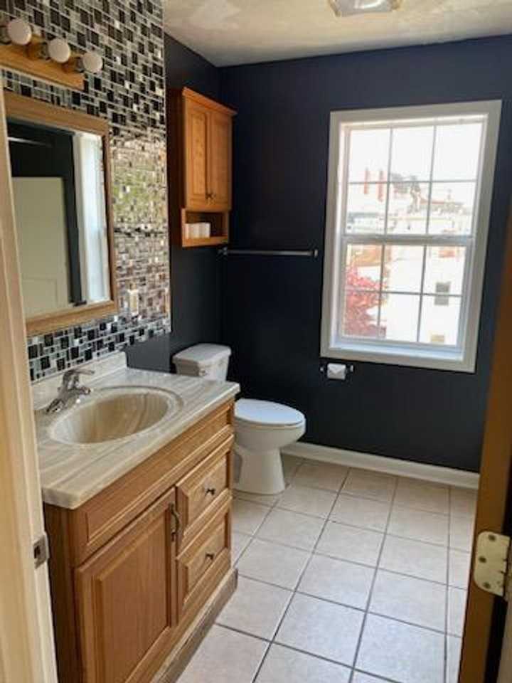 250 37th St - Photo 3 of 17