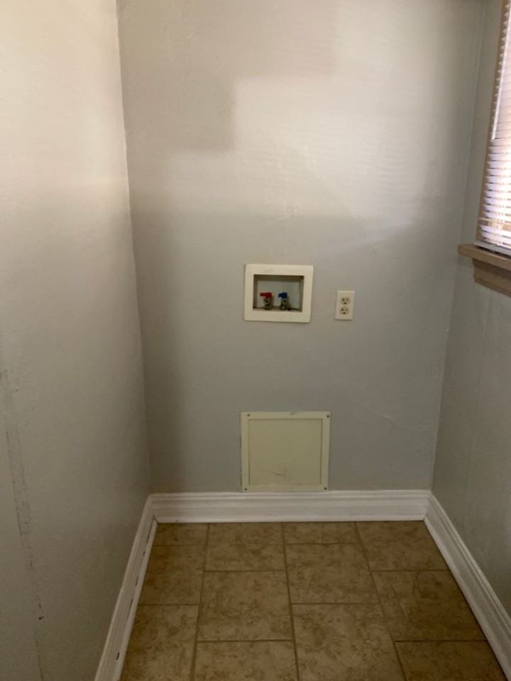 2649 Nw 23rd St - Photo 7 of 13