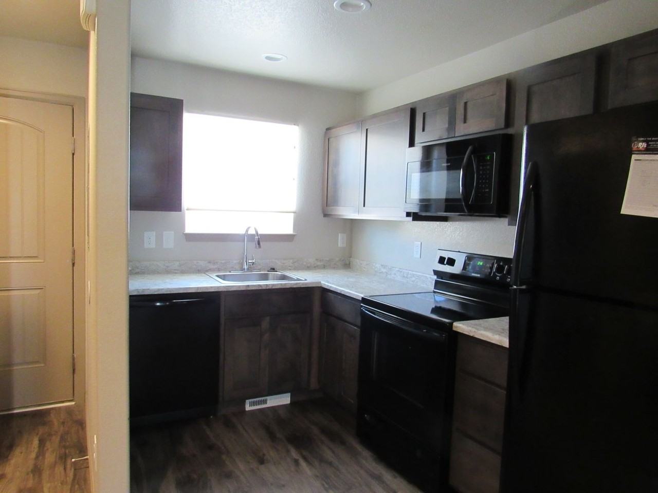 216 Carnation St - Photo 3 of 11
