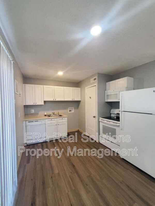 690 Kingsford Rd - Photo 7 of 21