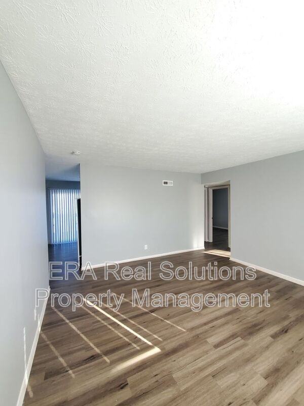 690 Kingsford Rd - Photo 3 of 21