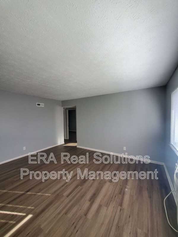 690 Kingsford Rd - Photo 2 of 21