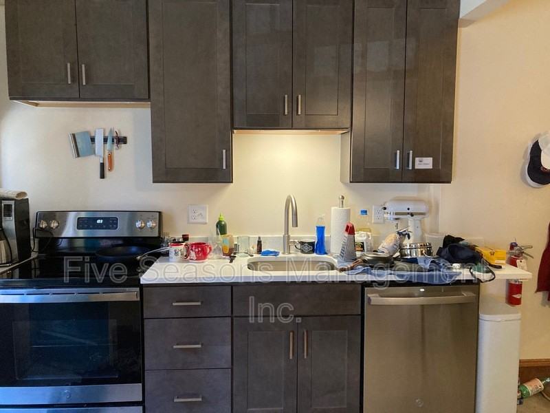 322 Pearl St - Photo 7 of 10