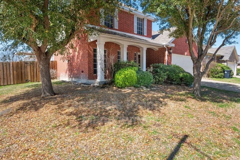 6718 Kinross Dr - Photo 3 of 37