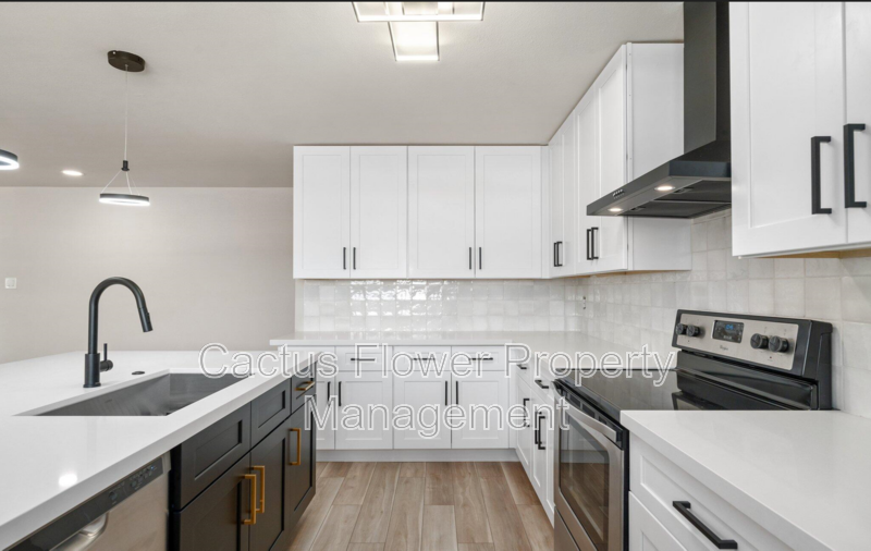 6501 E Cypress St - Photo 2 of 35