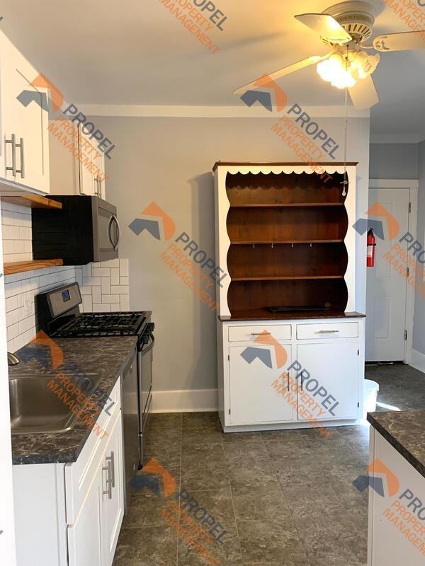 1008 Wayburn St - Photo 4 of 13