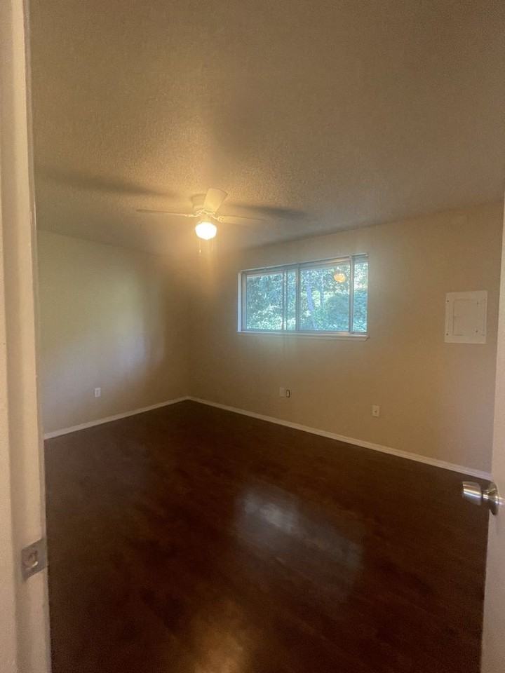 2815 E 19th St #Q - Photo 7 of 12