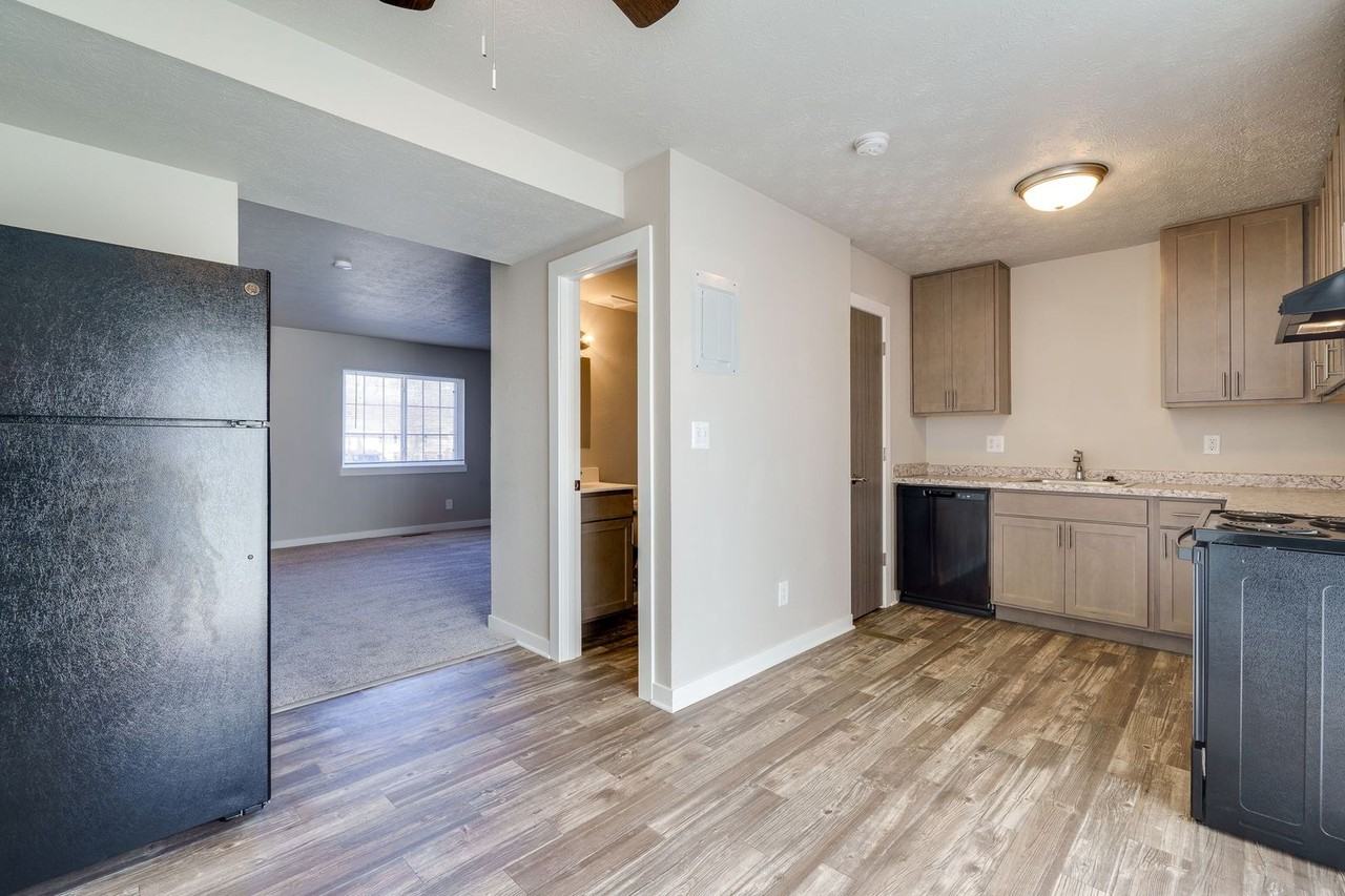 The Legends - 933 - Photo 3 of 48