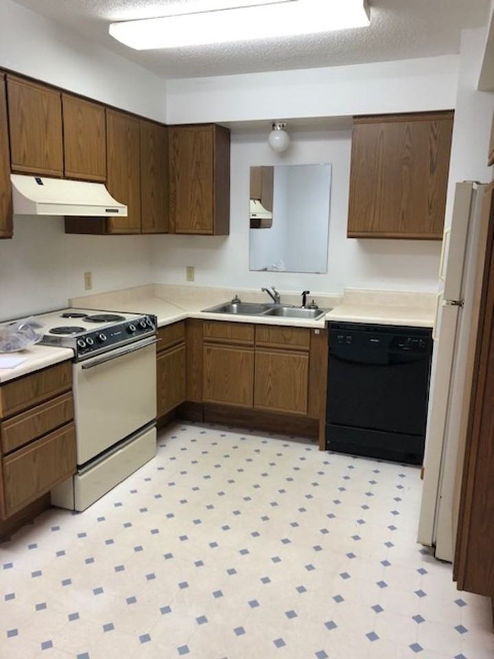 27124 Central St - Photo 2 of 2