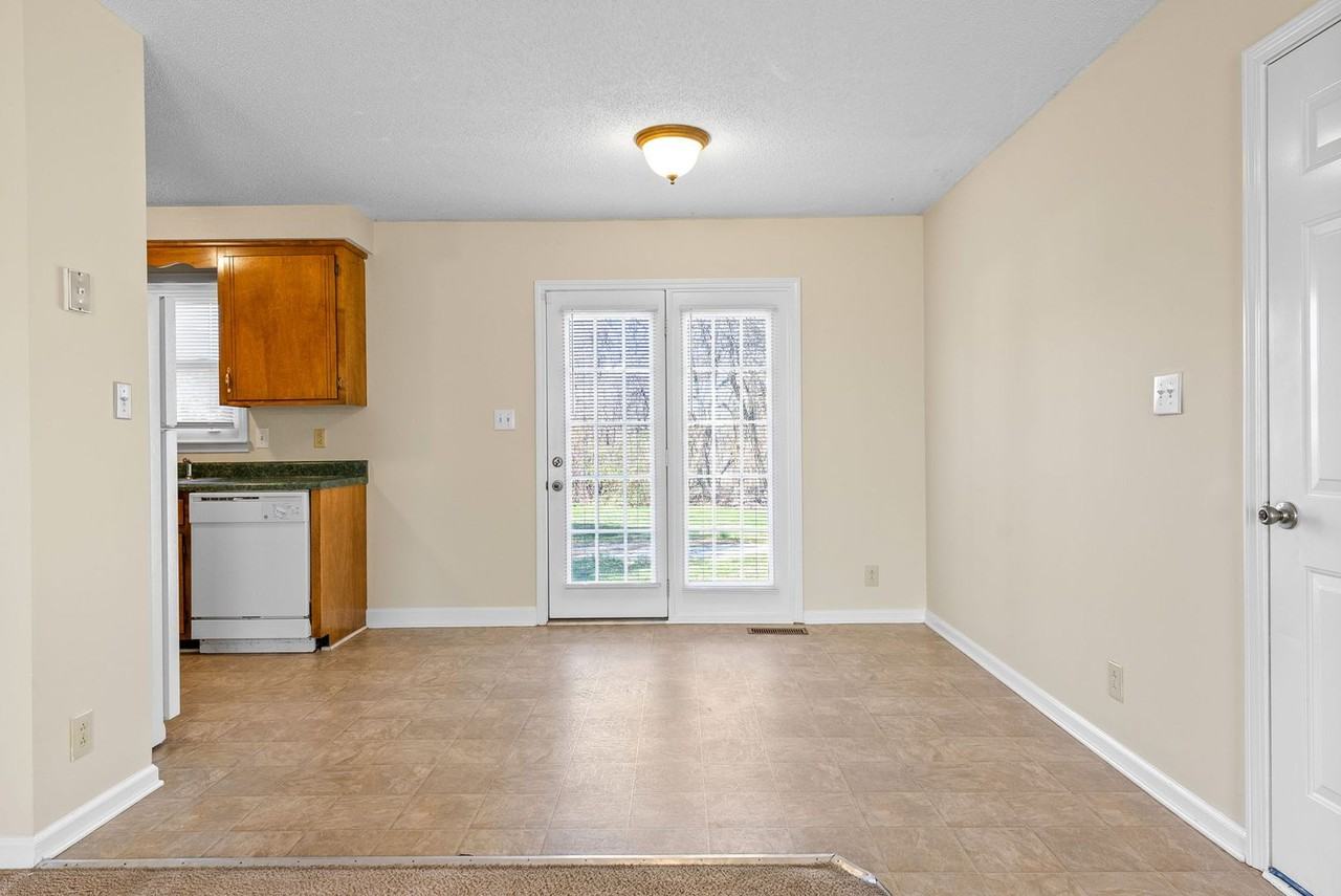 910 Dolphin Ln - Photo 5 of 22