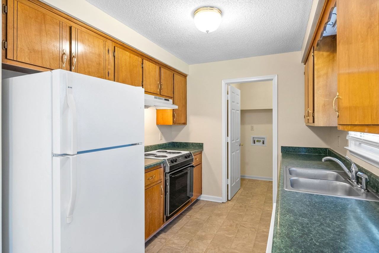 910 Dolphin Ln - Photo 6 of 22