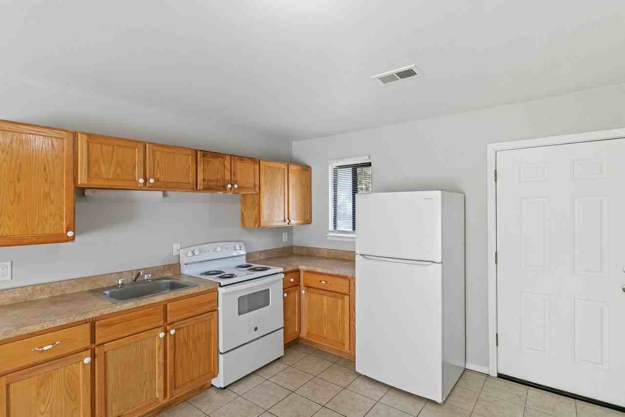 Airport Apartments (DCP Venture 3 LLC) - Photo 3 of 13