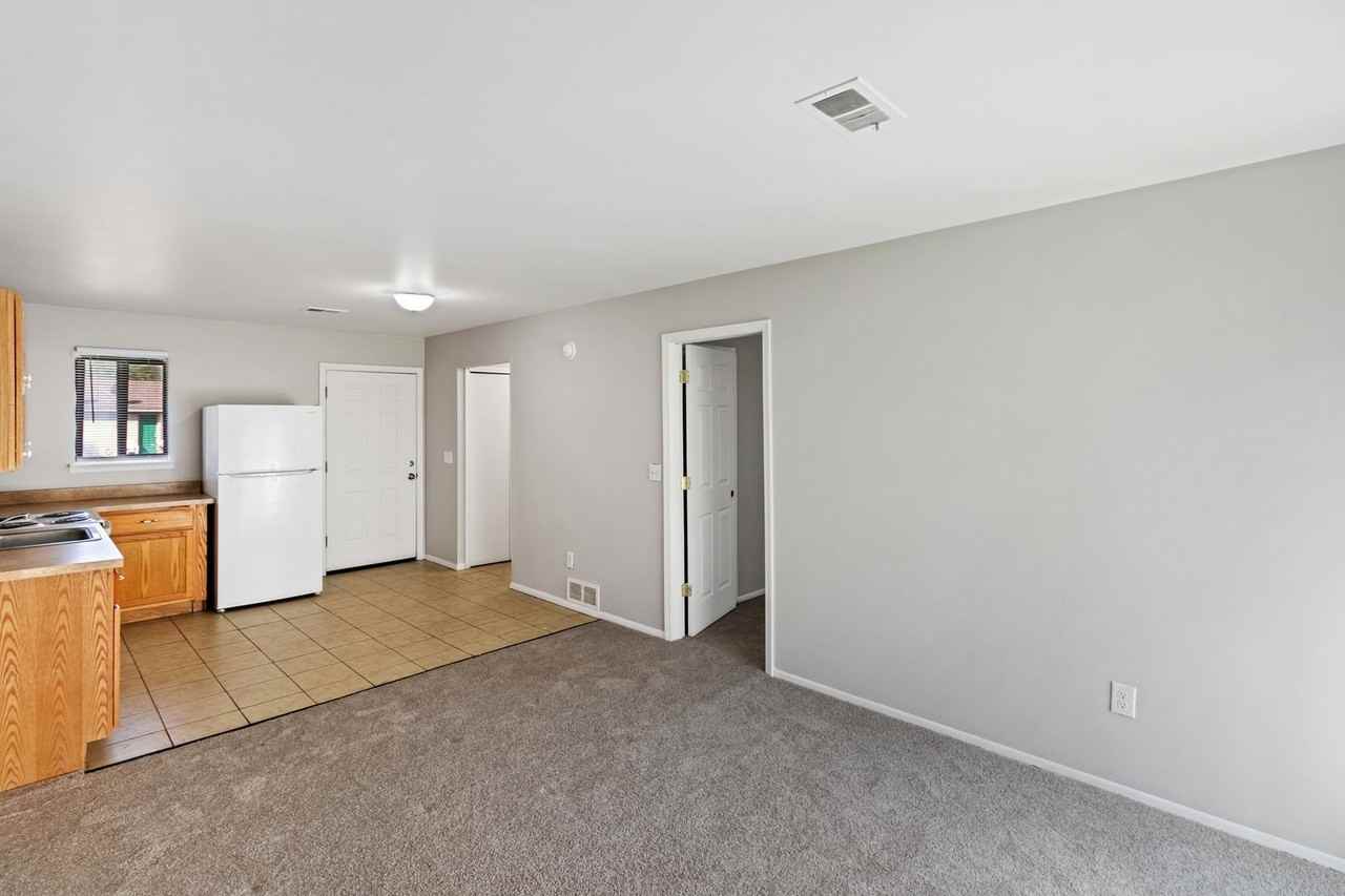 Airport Apartments (DCP Venture 3 LLC) - Photo 5 of 13